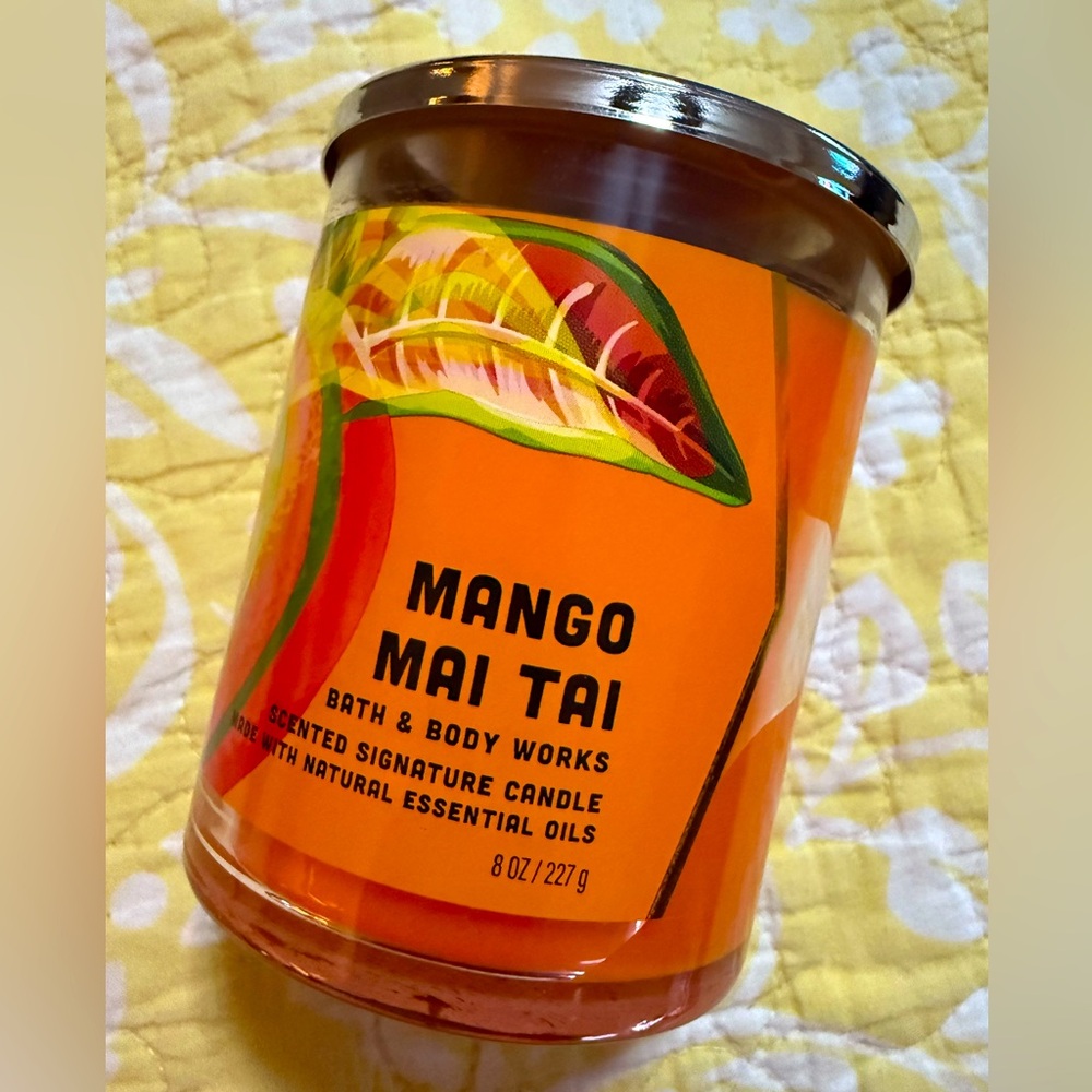 Bath and Body Works Mango Mai Tai Single Wick. New in Box 8oz